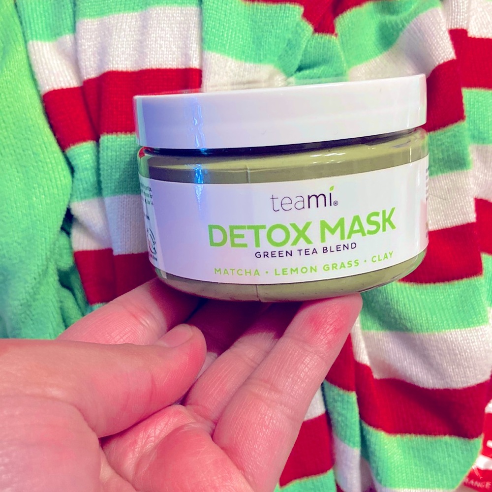 The best facemask in the world take all of your pimples and everything else